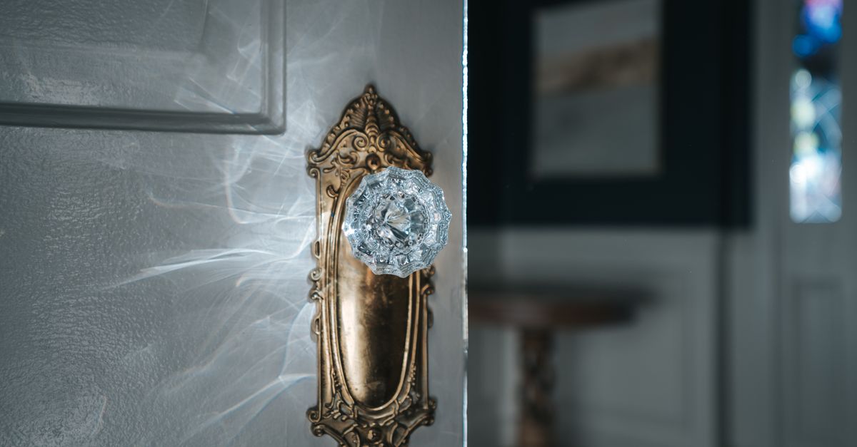 Door Knob Lock Replacement — Brampton Locksmith Solution