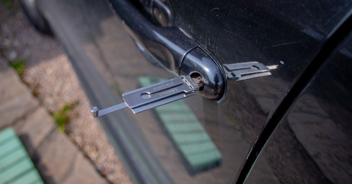 What a Professional Emergency Car Lockout Call Actually Looks Like — Brampton Locksmith Solution